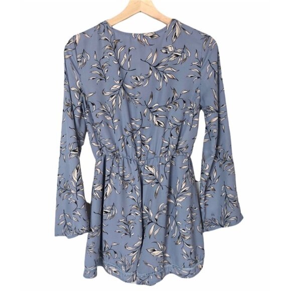Boutique The Hanger Blue Floral V-Neck Bell Sleeve Romper S - Picture 3 of 12